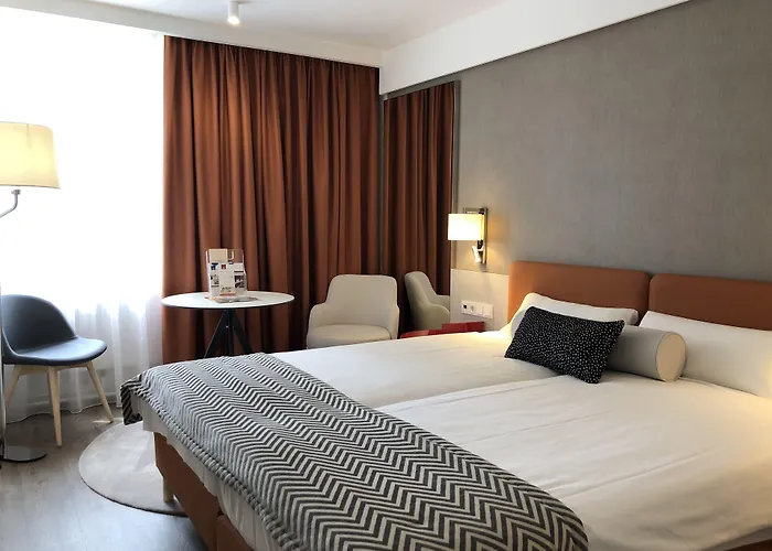 Отель Danubius Erzsebet Center 3*