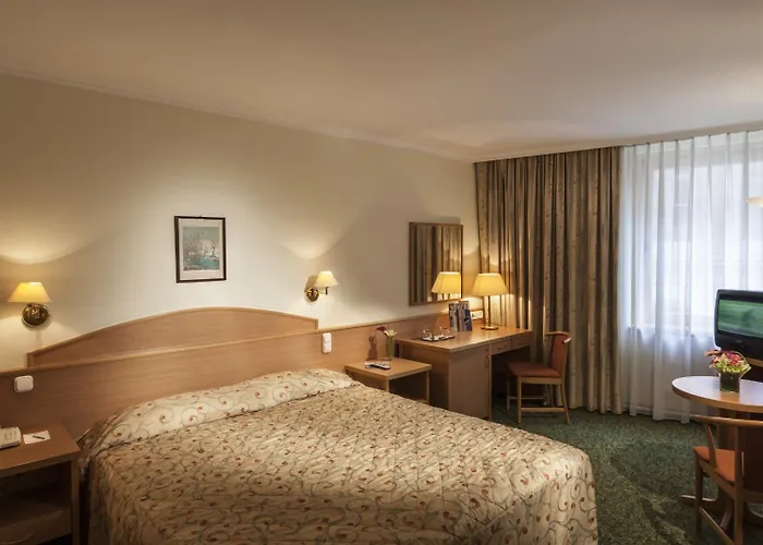 Отель Danubius Erzsebet Center 3*